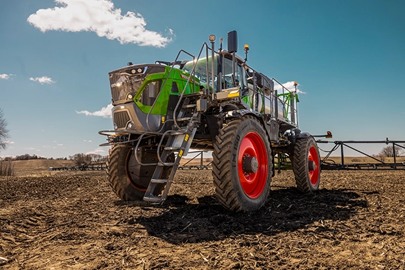 Save with low financing rates on Fendt Rogator 900 Applicators.