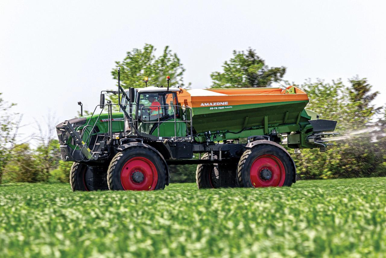 Fendt Rogator equipped with an Amazone ZG-TS spreader, demonstrating robust field performance and accurate fertilizer distribution for improved crop growth.