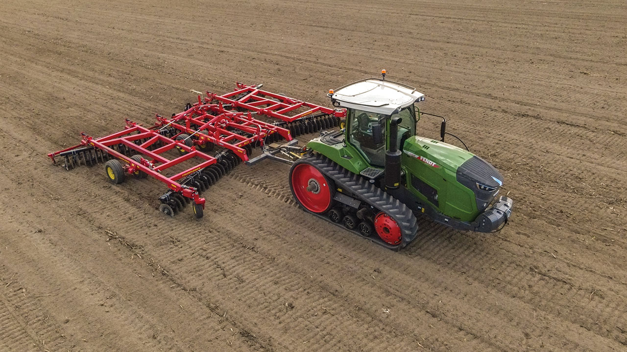 Fendt 900 Vario MT track tractor pulling Sunflower tillage tool across freshly worked field, built for AGCO precision and power.