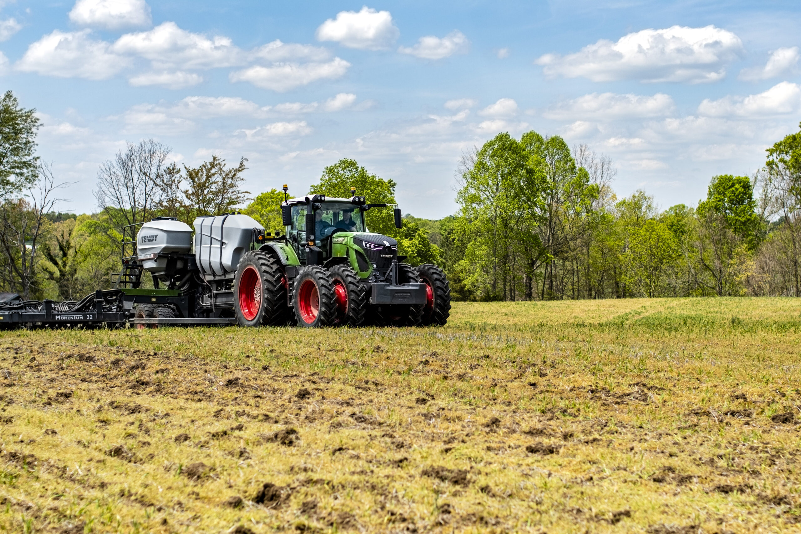 Fendt 900 Vario tractor with Momentum planter in field, showcasing high-efficiency planting and precision ag technology.
