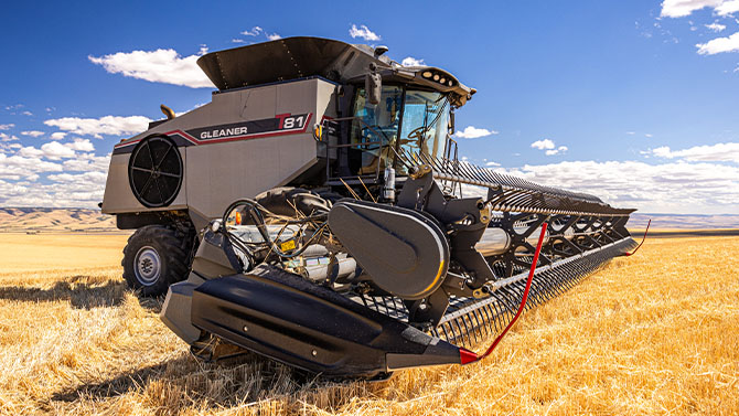 Gleaner T Series combine with header in wheat field, showcasing advanced harvesting performance and efficiency.