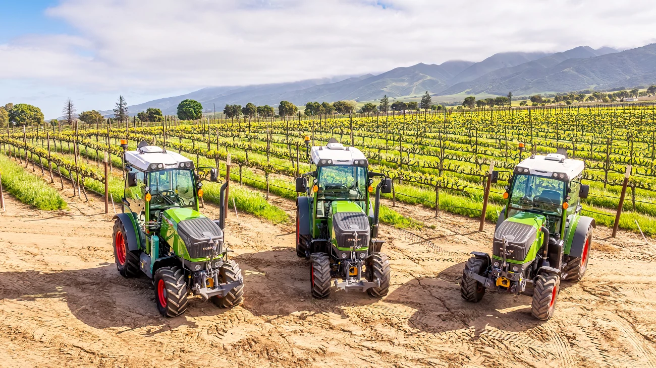 Fendt 200 V/F/P Vario tractors in a vineyard, built for precision farming in orchards, vineyards, and specialty crops.