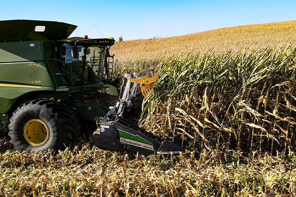 Thumbnail forJohn Deere combine with Geringhoff corn header, designed for high-efficiency corn harvesting.