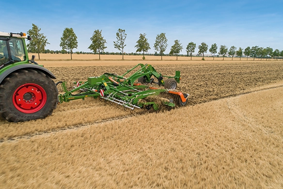 Fendt tractor pulling Amazone CatrosXL across harvested wheat field for fast stubble incorporation and topsoil cultivation.