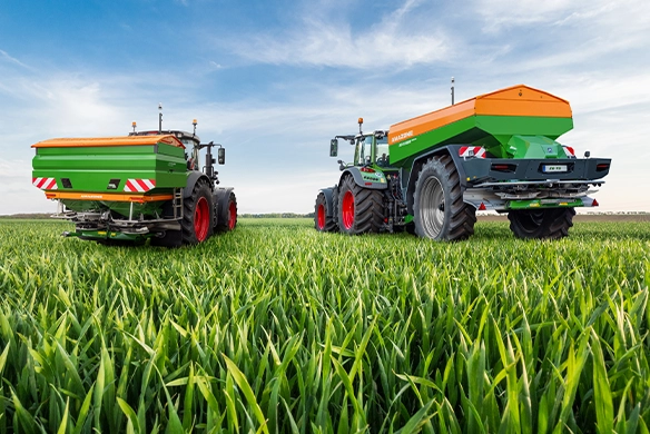 Amazone ZA-TS and ZG-TS fertilizer spreaders side-by-side in a field, showing range options for mounted and trailed applications.
